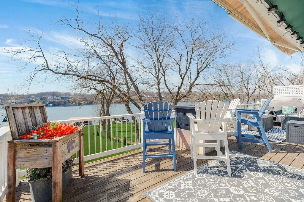 Lakeside Retreat: 278 Sunset Point Lane